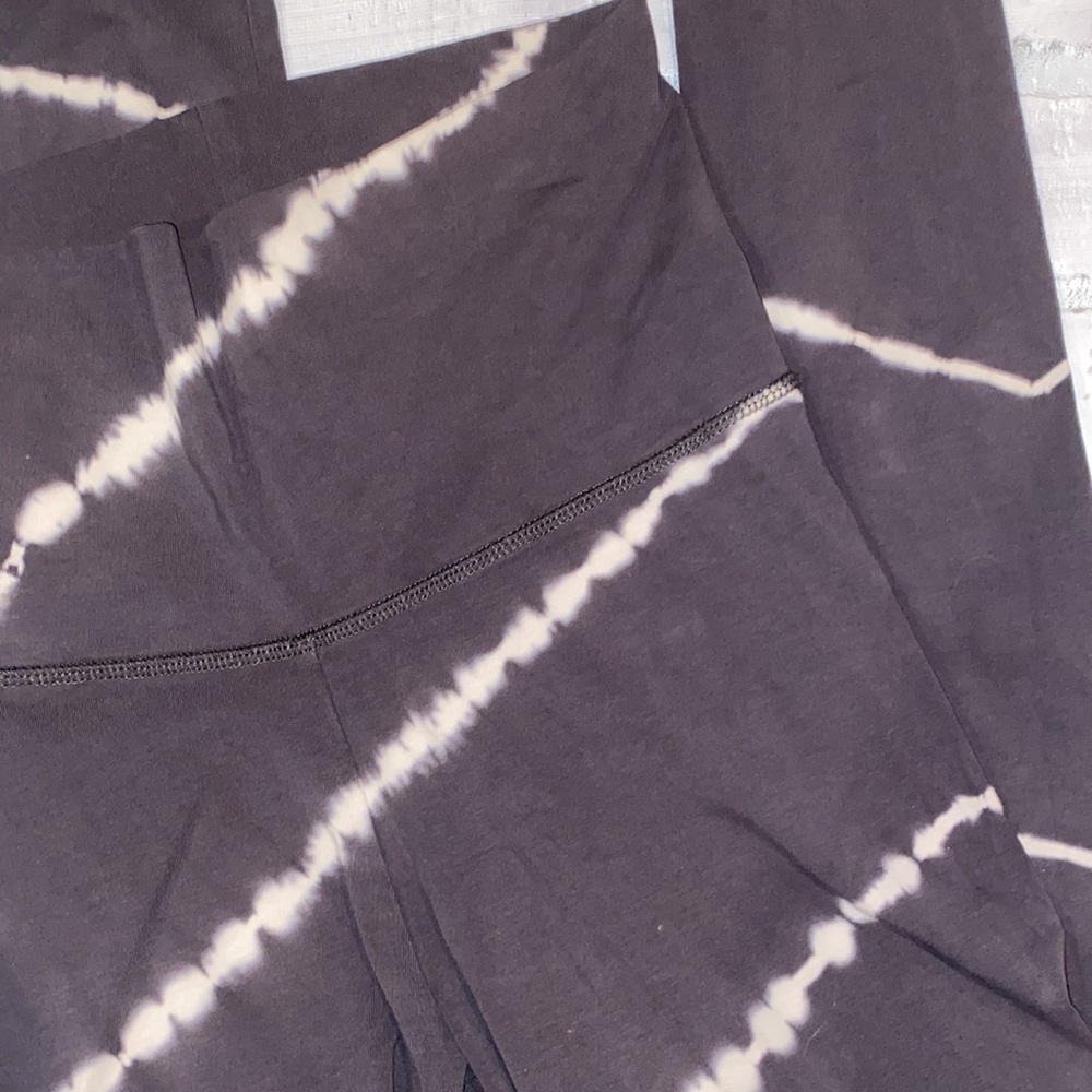 Aerie gray white striped tie dye leggings - Picture 2 of 4